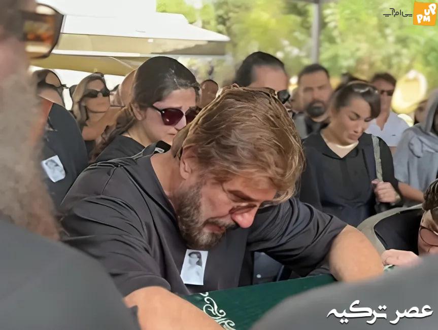 وداع تلخ بیژن مرتضوی با تنها عشقش دل همه را لرزاند! /اگر ناراحتی قلبی دارید این عکس را نگاه نکنید! 1 وداع تلخ بیژن مرتضوی با تنها عشقش دل همه را لرزاند! /اگر ناراحتی قلبی دارید این عکس را نگاه نکنید!
